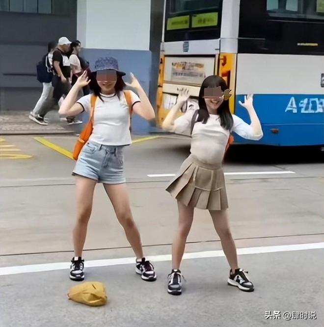 舞横穿时被公交撞倒反遭澳门警方指控凯发K8国际内地女在澳门马路中间跳(图2)