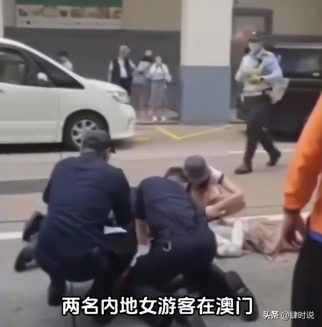 舞横穿时被公交撞倒反遭澳门警方指控凯发K8国际内地女在澳门马路中间跳(图12)